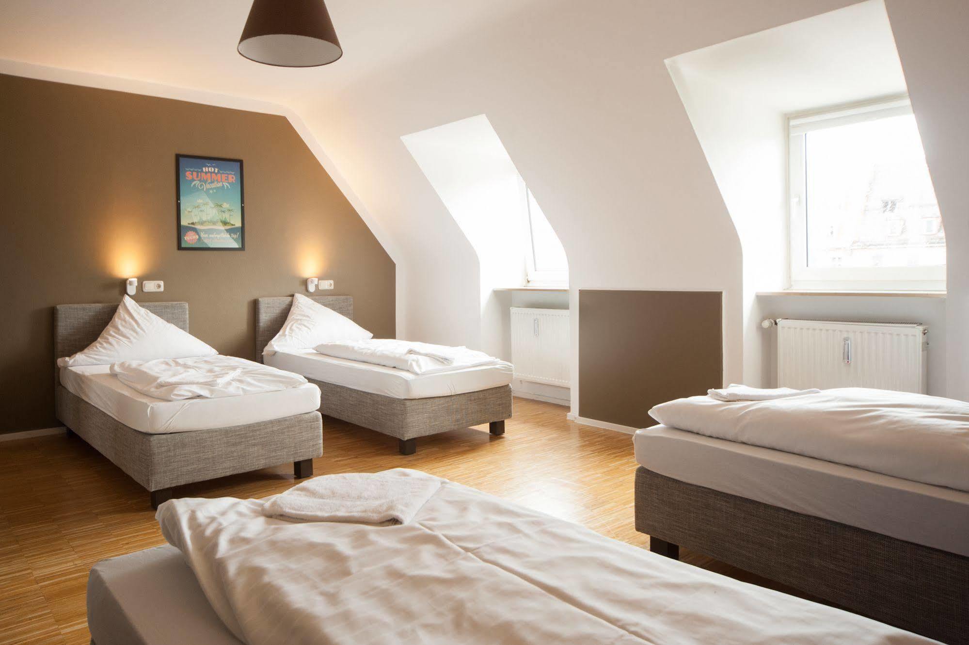 Five Reasons & Hostel